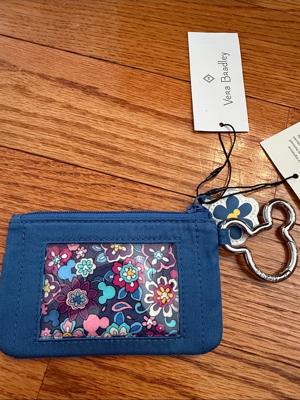 Vera Bradley Disney Zip Case with Keyring
Sensational Mickey Mouse
New with Tag - Picture 2 of 4